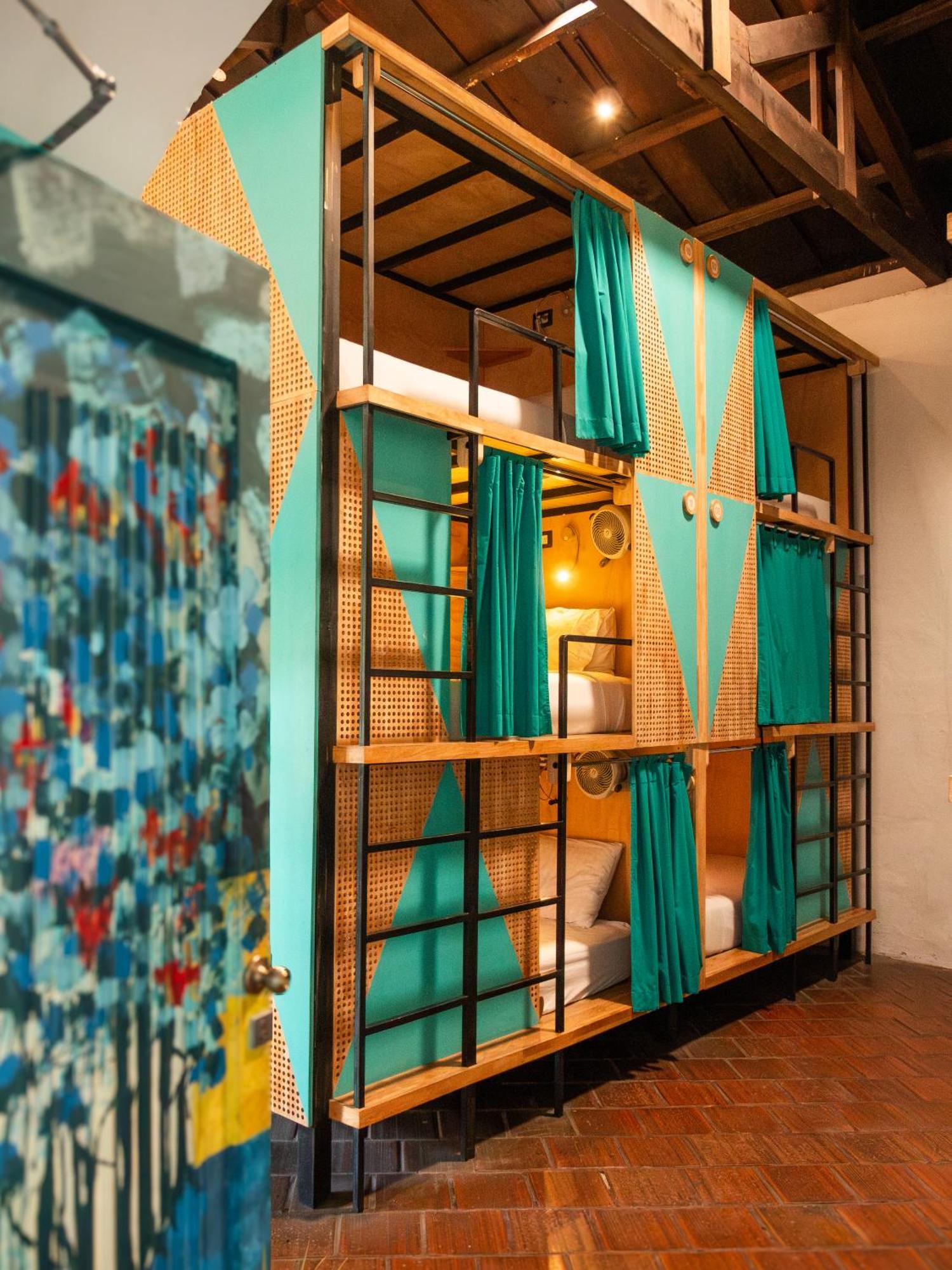 アドラ ホステル アンティグア・グアテマラ エクステリア 写真 A capsule hotel in Tokyo