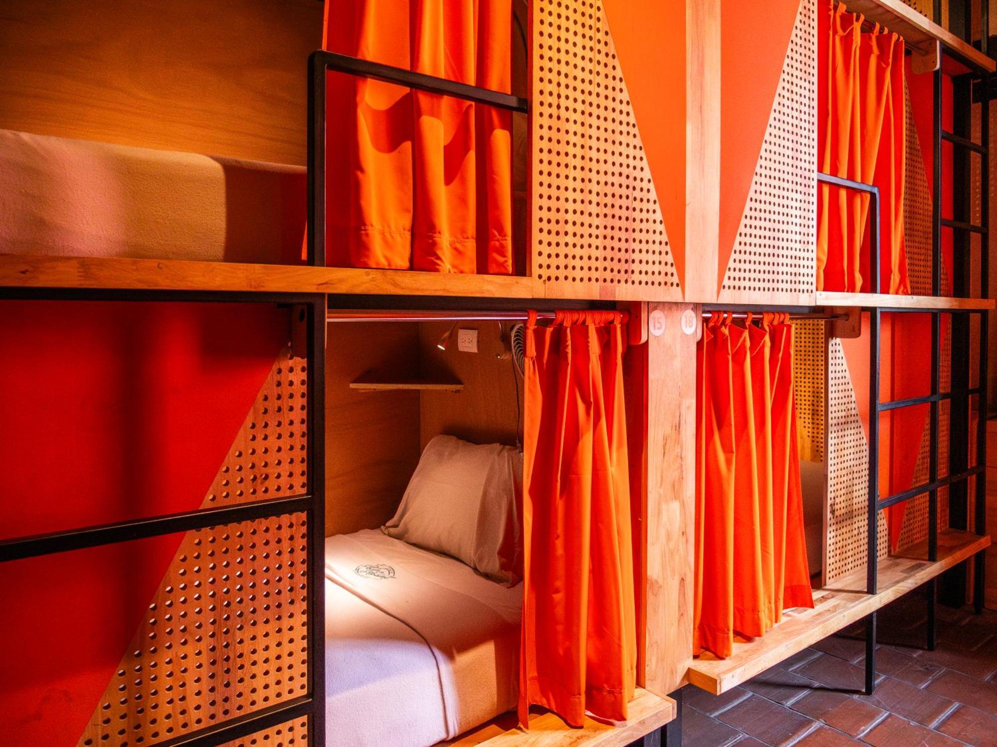 アドラ ホステル アンティグア・グアテマラ エクステリア 写真 A capsule hotel in Tokyo