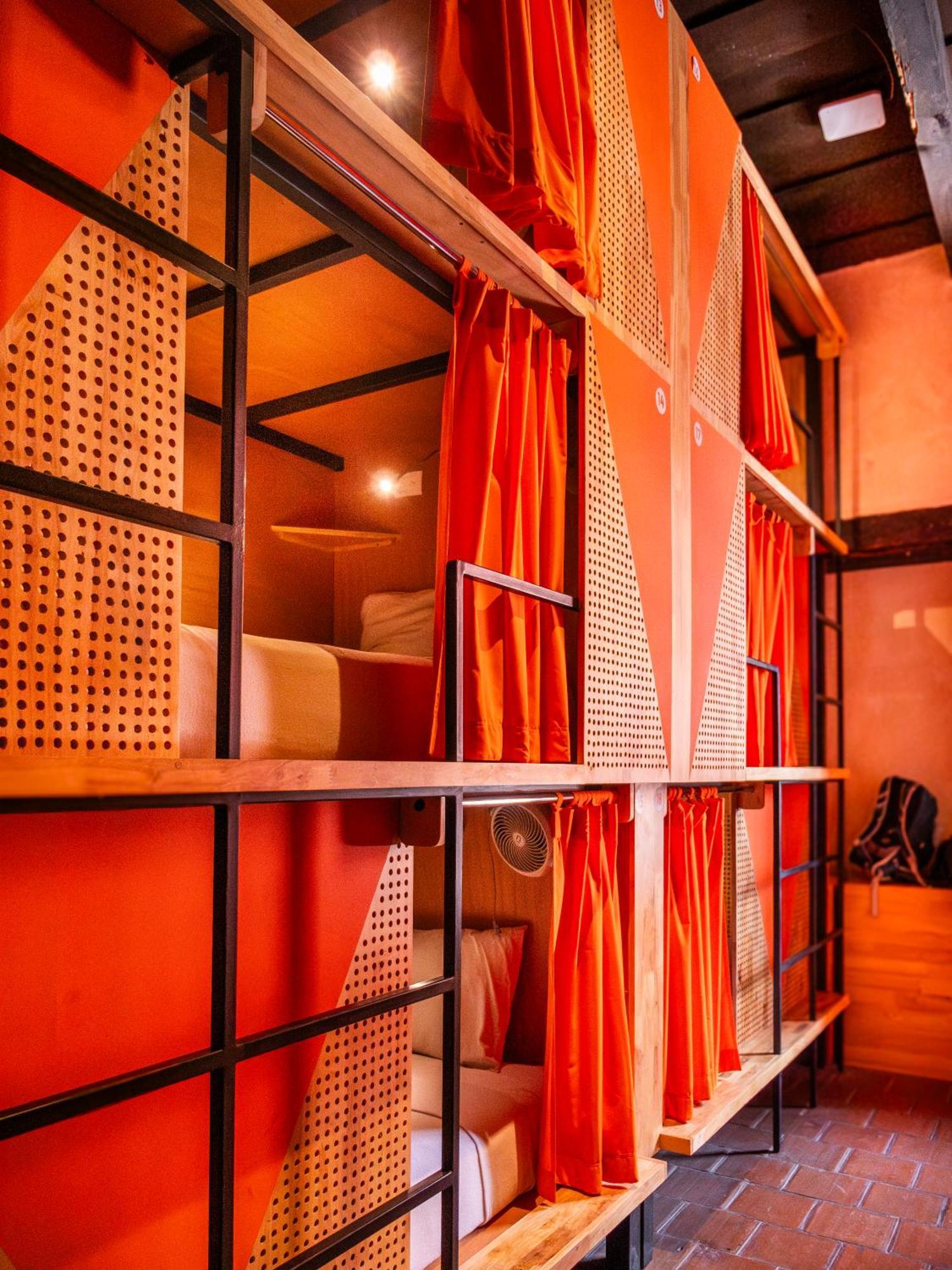 アドラ ホステル アンティグア・グアテマラ エクステリア 写真 A capsule hotel in Tokyo